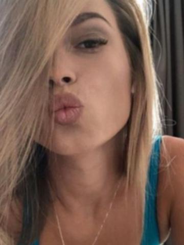 Анна Карие глаза