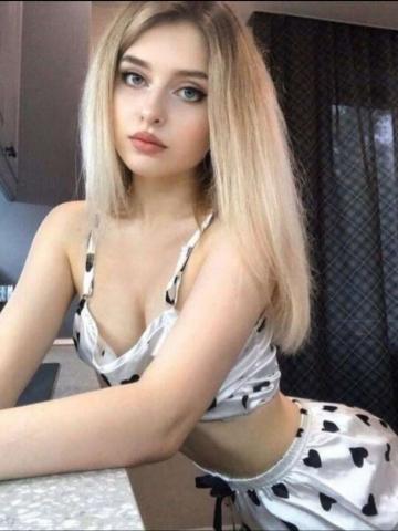 Илона Горячая Секретарша фото 2